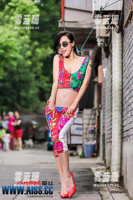 更新热报：爱丝带来长腿女警，值得一看一再看