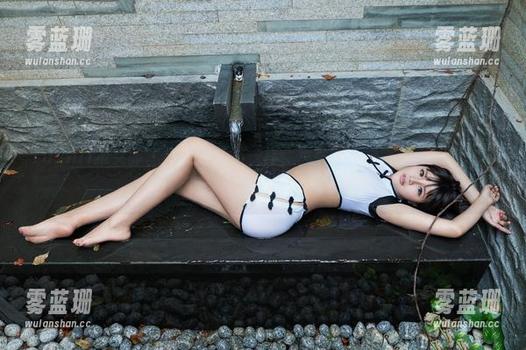 TuiGirl推女郎 - 何奕恋的不一样，兔女郎高清壁纸用纸封住你的视线。