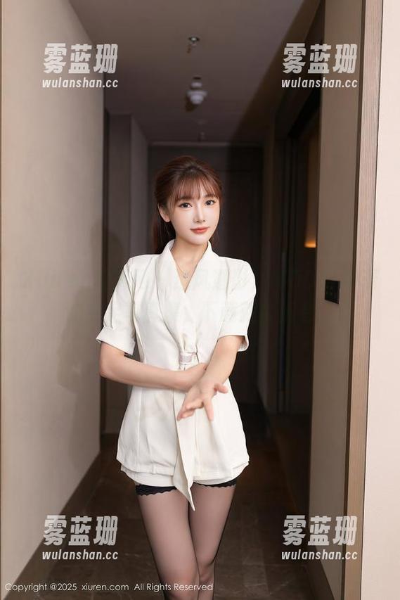 Xiuren秀人网-MODEL伊若 Xiuren秀人网 - 追风逐影,MODEL伊若的美足写真集,下载就能拥有。