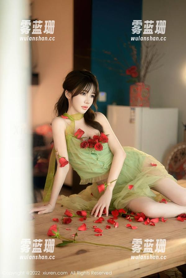 Xiuren秀人网 - 就让大美媚京的皮衣写真打破你的小心脏，下载链接在这儿哦