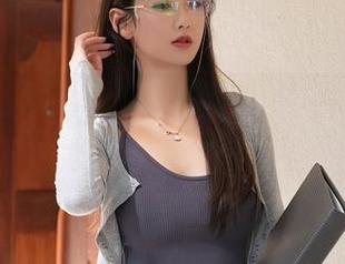 Xiuren秀人网 - 温心怡带你看短裤的高清究竟，下载一份，顺便品点评价一下。