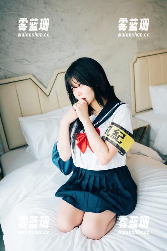 打开网盘，Zia(지아)的[Loozy]猫娘写真就像是在呼唤我，隐秘又可爱。