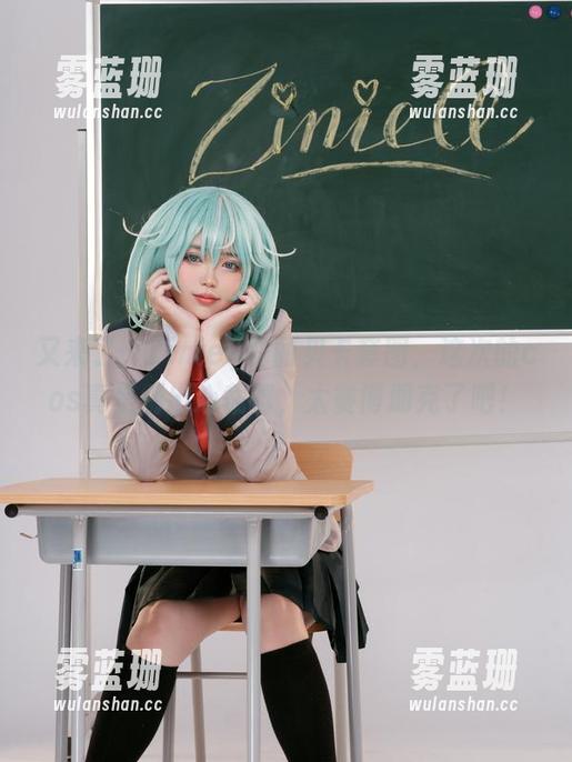 又来了，ZinieQ的丽贝卡套图，这次的cos真是别出心裁啊，太赛博朋克了吧！
