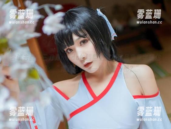 尝试去品味三刀刀miido的镂空更新，作品集里字幕仿佛在说：“难道这也是一种高级隐秘？”