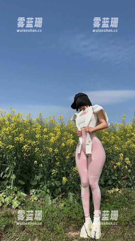 俏妞t 微密圈 - 俏妞t的户外写真,不怕风吹日晒的无畏