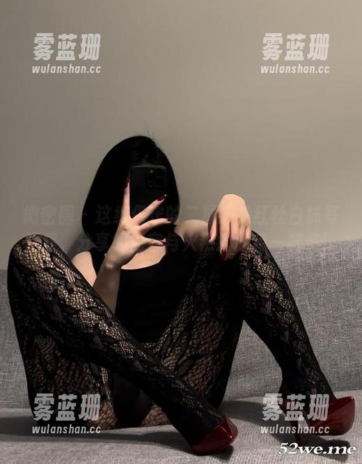 保守的二舅妈 微密圈 - 这组保守的二舅妈的红丝白袜写真集,分享的内容与火热的颜色一样多!