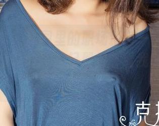 克拉女神 - 原图里的职场精英——依娜丝的职业装总让我想起那句“看我穿得多正式”