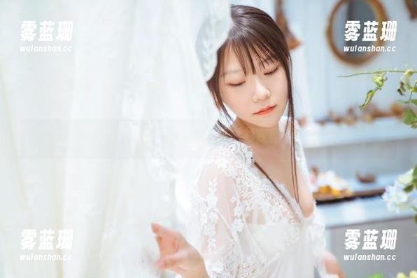 坏露露香宝 只需下载,坏露露香宝让白衬衫变得不再普通。