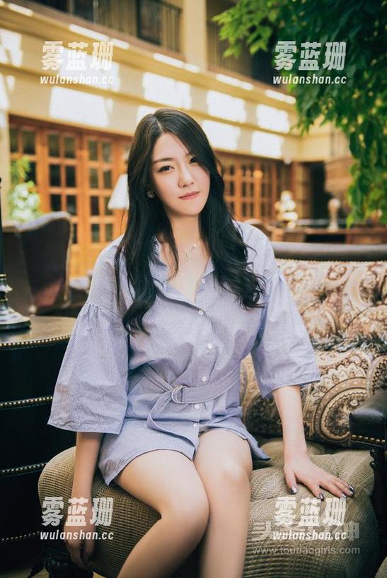 头条女神-李思彤 头条女神 - 毛衣与李思彤:一场似乎说不完的御寒之旅