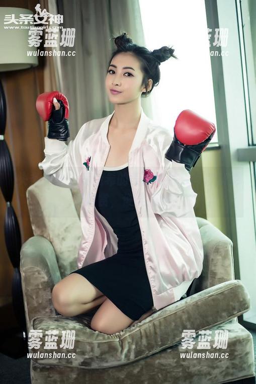 头条女神-莫晓希 头条女神 - 莫晓希的美腿照片,等你来免费欣赏,谁能拒绝?