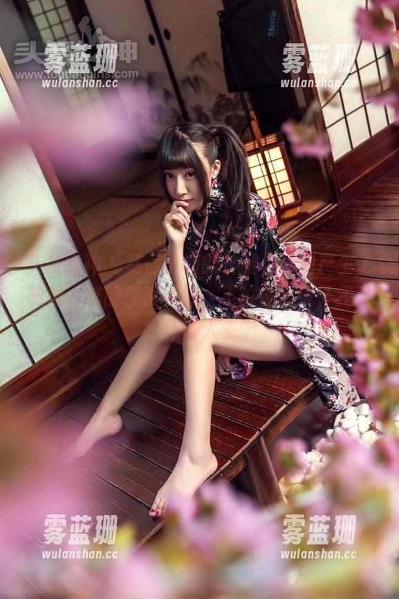 头条女神-蔡楠 头条女神 - 私房蔡楠的长腿,让我产生了和她一样的气质梦想,不过碰到镜子我又会怀疑人生…
