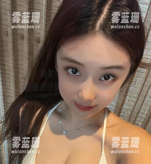 微密圈 - 奶雯的黑色比基尼原图，化身“大海的前尘往事”，瞧她那迷糊的泳姿！
