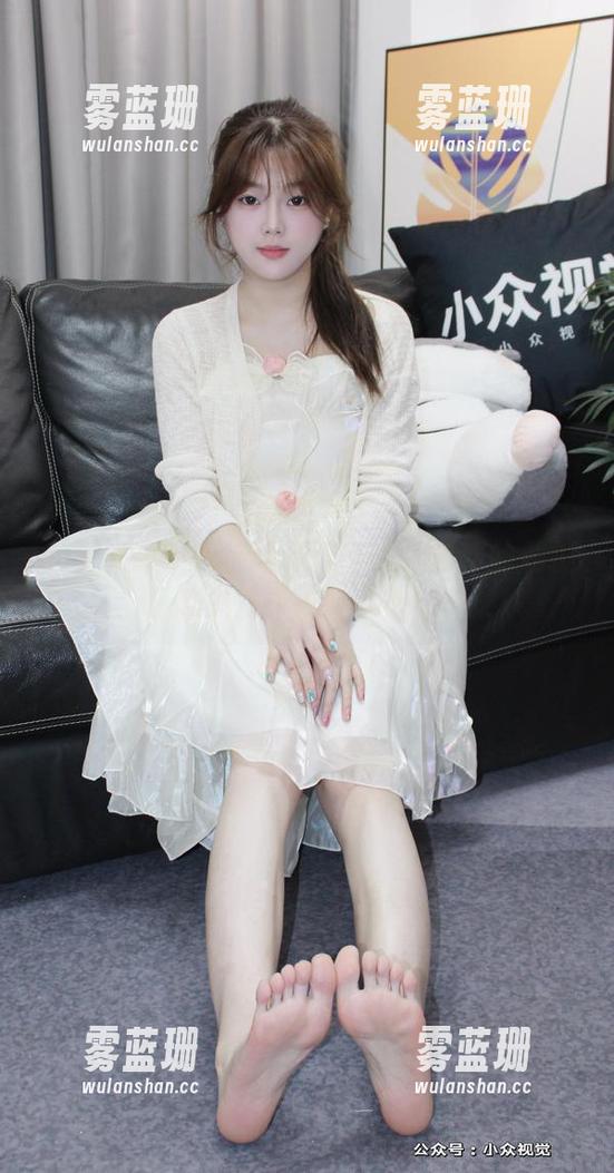 小众视觉 - 网袜的爱恨交织，嘤嘤的私拍图包似乎不止于此…
