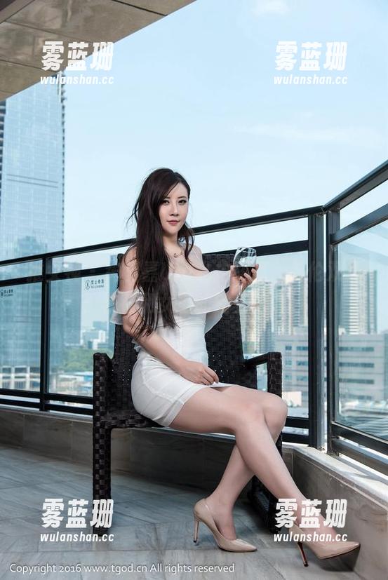 推女神 - 绮里嘉Ula私拍图集，英伦双开：校花和女王的完美结合。