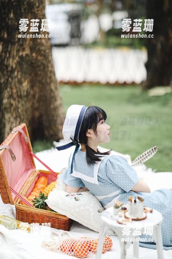 是依酱呀 喂,是依酱呀的新网盘写真,油亮得让人以为是广告牌上打蜡过了!