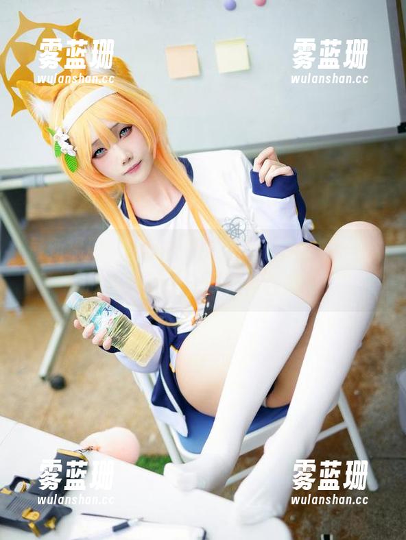最新摄影：晓美妈的“乱室佳人”，一堆衣服乱在地上，可是有种魔力！