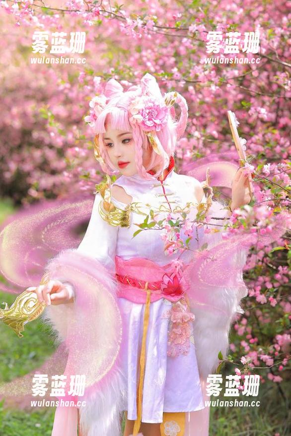 钦佩桃暖酱对皮衣的解读，精选写真惹人感叹
