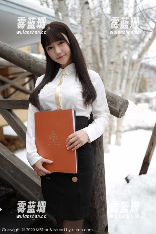 模范学院-SOLO-尹菲 模范学院 - SOLO-尹菲又来了,最新的粉色图片让人怀疑这是哪个小公主的衣橱!