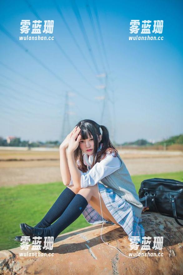 疯猫ss 裸足的傲娇,疯猫ss的写真图册也太随意了吧。