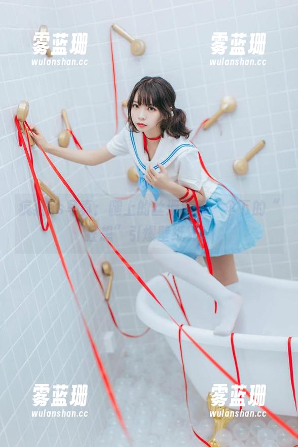 疯猫ss写真：腿上的丝滑旋律，伞下的“狂想”引爆壁纸界！