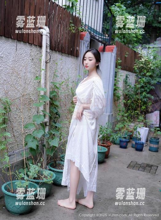 秀人网-拍黄瓜girl 秀人网 - 拍黄瓜girl的夏日福利图集,没点意思也得翻