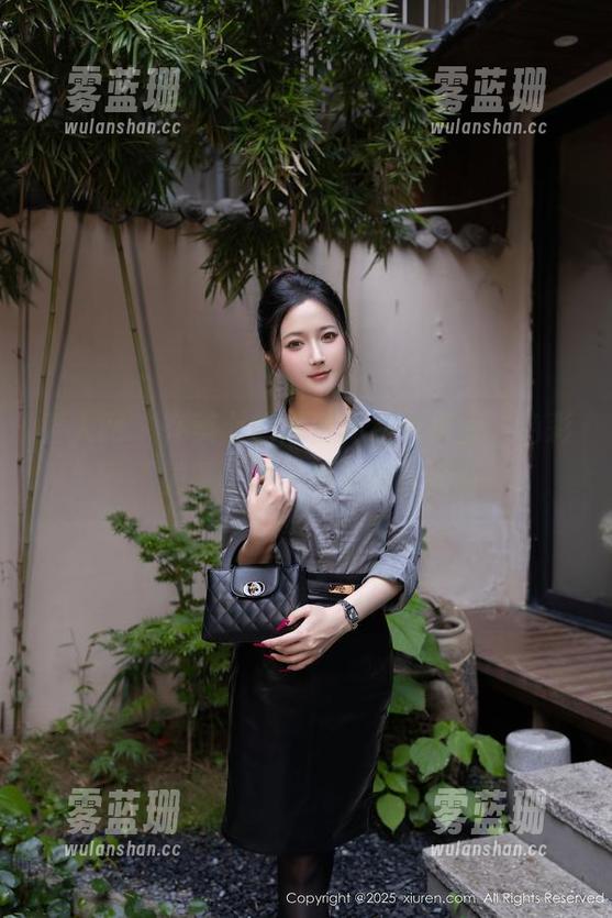 秀人网-美七 秀人网 - 在美七的黑白高清合集里,色彩已不重要,才发现思想会画画。
