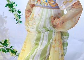 绮梦摄影 - 子涵的水手服图包，透露着一种稚气和成熟的微妙平衡，有点小迷人？