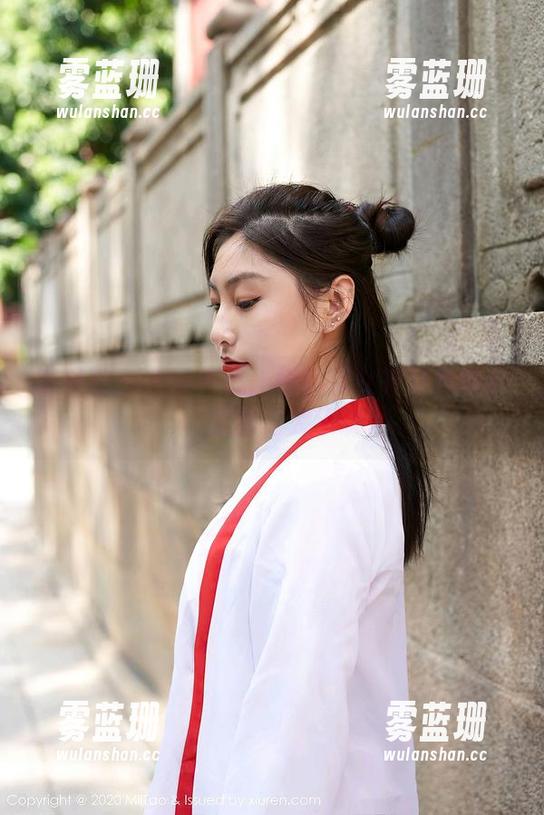 蜜桃社 - 见证真我：伊琳以女神身份回归，原图胆大承认