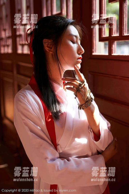 蜜桃社 - 先下载木奈奈的双人写真，保不齐哪天成了你的社交媒体热图！