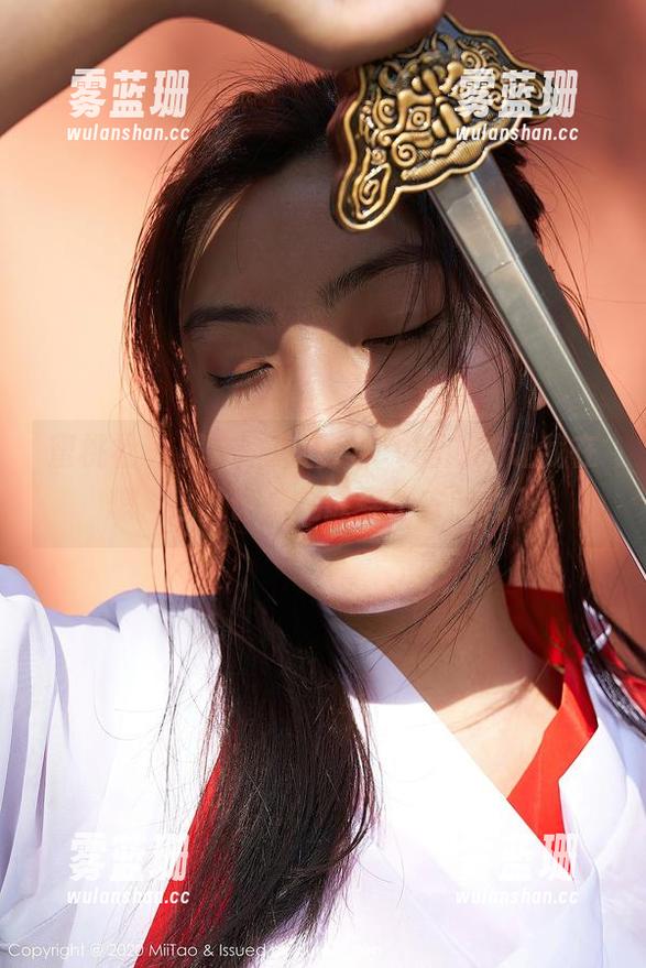 蜜桃社-露西Lucy 蜜桃社 - 照片里露西Lucy的内衣让我在想,这设计这是能穿出去的吗?