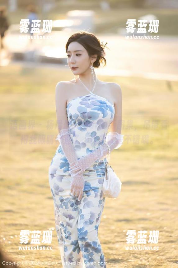 语画界-杨晨晨sugar 语画界 - 杨晨晨sugar的新图集,吊带看得我眼睛都直了,资源真是不错哦。