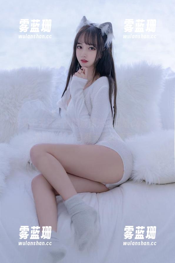 过期米线线喵 用文字无法表达的过期米线线喵cos,毛衣那些图片自有天生的喜感!