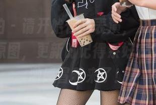 魔镜街拍 - 请开始你的表演，艾小青的旗袍街拍原图，更新时记得系好安全带，刺激感冒着来了！