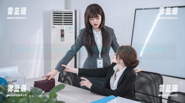 鹿八岁baby——金发女孩正在线，连我都想偷偷截图！写真必须变形！