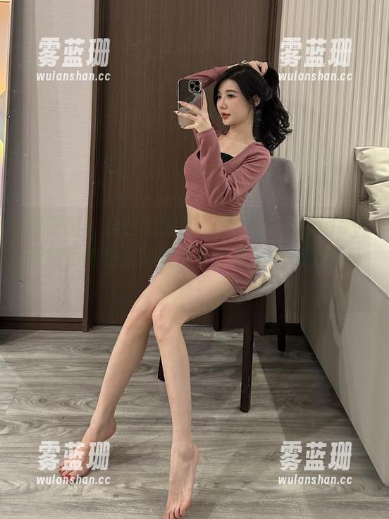微密圈 - 蓝白条纹的美图，黎允熙baby果然不愧是大师级博主，精选之旅真不枉费！